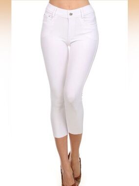 Womenโs White Y2K Jegging Capris, Size S, NWT
